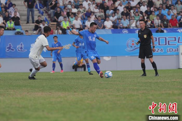 2024年大连全国职工足球邀请赛在梭鱼湾开幕：鼓