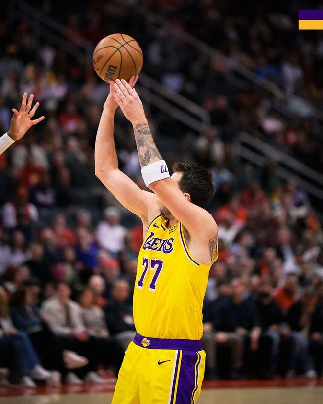 湖人末节发力逆转火箭 杜兰特失误成关键转折点