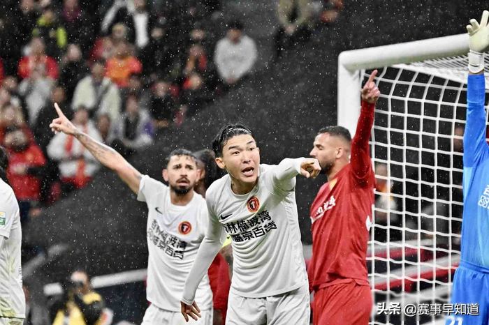 申花主场险胜升班马辽宁铁人 防线崩盘险遭逆转