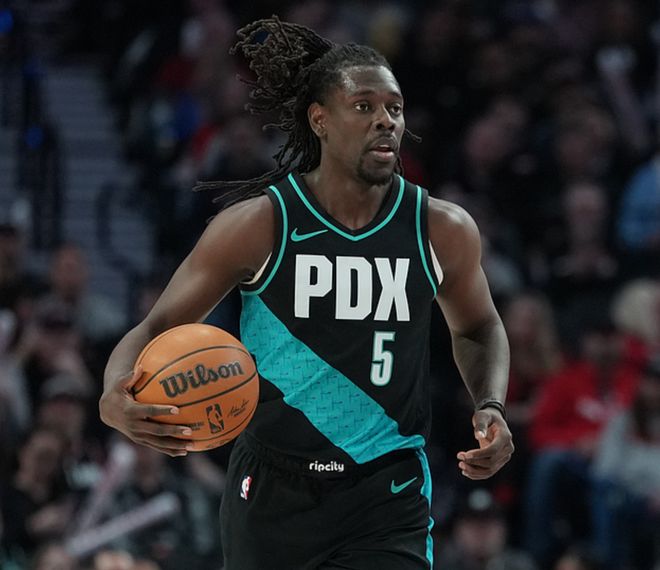 雷霆大胜湖人领跑西部 马刺11连胜开拓者跻身第