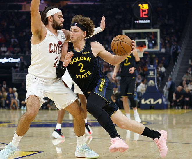 雷霆大胜湖人领跑西部 马刺11连胜开拓者跻身第